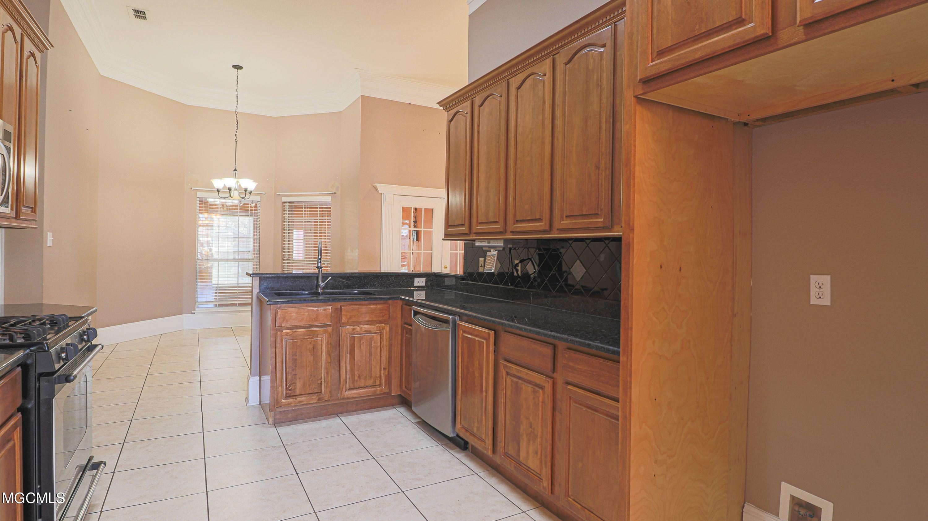 2297 Rue Maison Biloxi, MS 39532 - Photo 10 of 29 0Q0LaHow