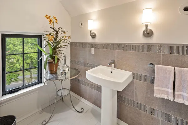 $4,599,000 | 2388 West Lake Of The Isles Parkway, Minneapolis, MN 55405