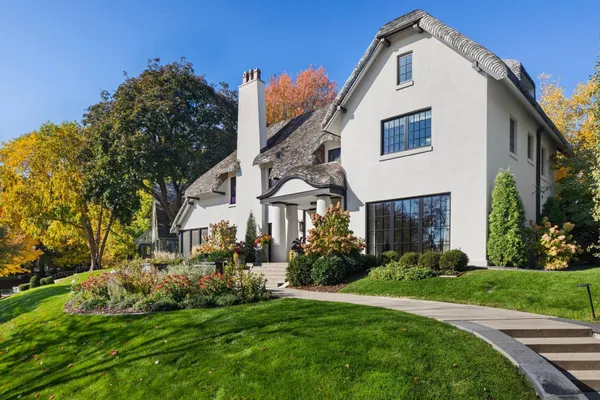 $4,599,000 | 2388 West Lake Of The Isles Parkway, Minneapolis, MN 55405