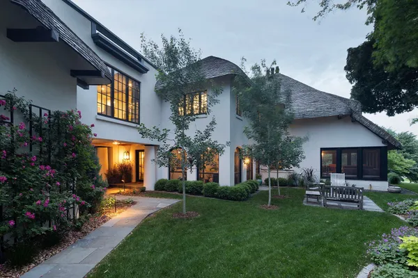 $4,599,000 | 2388 West Lake Of The Isles Parkway, Minneapolis, MN 55405