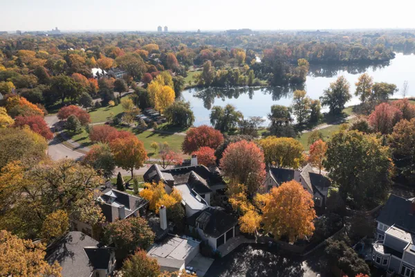 $4,599,000 | 2388 West Lake Of The Isles Parkway, Minneapolis, MN 55405