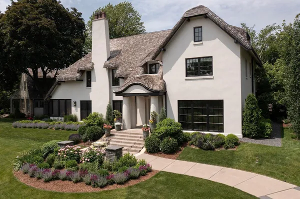 $4,599,000 | 2388 West Lake Of The Isles Parkway, Minneapolis, MN 55405