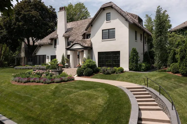 $4,599,000 | 2388 West Lake Of The Isles Parkway, Minneapolis, MN 55405