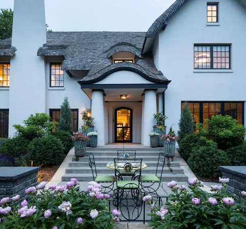 $4,599,000 | 2388 West Lake Of The Isles Parkway, Minneapolis, MN 55405