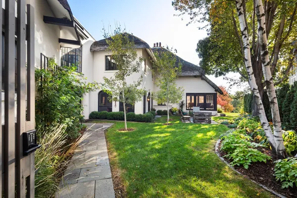 $4,599,000 | 2388 West Lake Of The Isles Parkway, Minneapolis, MN 55405