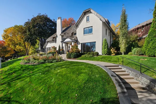 $4,599,000 | 2388 West Lake Of The Isles Parkway, Minneapolis, MN 55405