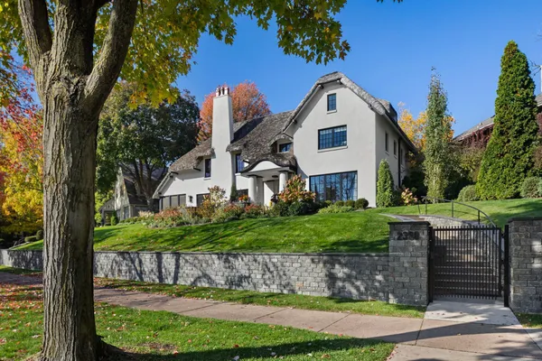 $4,599,000 | 2388 West Lake Of The Isles Parkway, Minneapolis, MN 55405