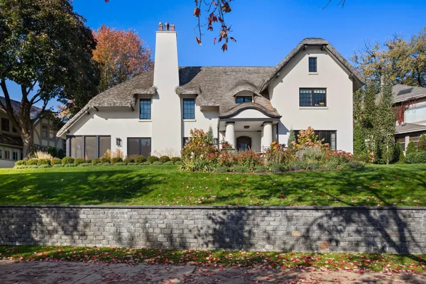 $4,599,000 | 2388 West Lake Of The Isles Parkway, Minneapolis, MN 55405