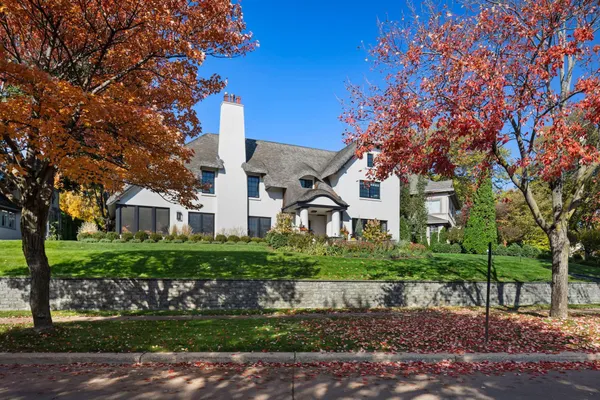$4,599,000 | 2388 West Lake Of The Isles Parkway, Minneapolis, MN 55405