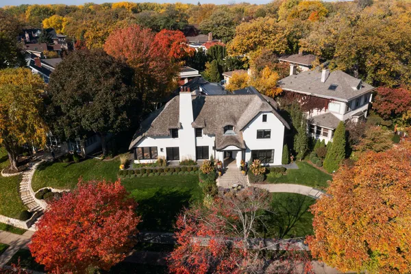 $4,599,000 | 2388 West Lake Of The Isles Parkway, Minneapolis, MN 55405
