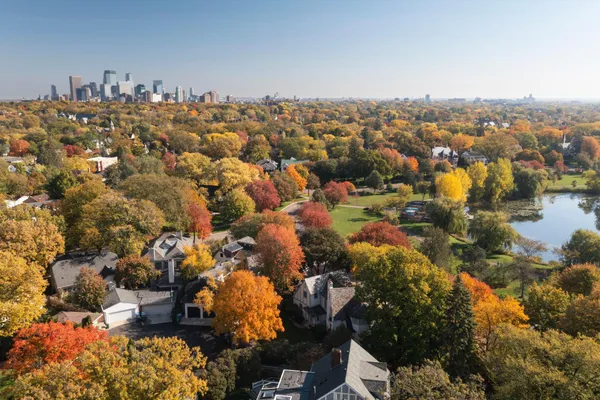 $4,599,000 | 2388 West Lake Of The Isles Parkway, Minneapolis, MN 55405