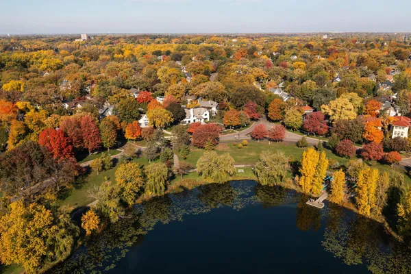 $4,599,000 | 2388 West Lake Of The Isles Parkway, Minneapolis, MN 55405