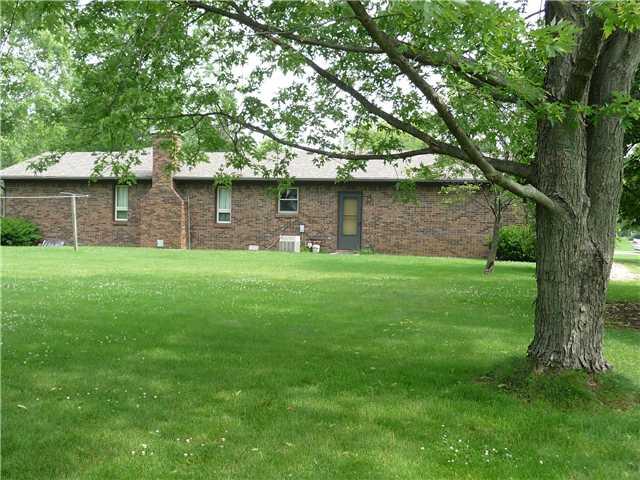 821 Weber Road Greenfield, IN 46140 - Photo 3 of 12 Gallery Image 3