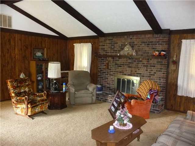 821 Weber Road Greenfield, IN 46140 - Photo 6 of 12 Gallery Image 6
