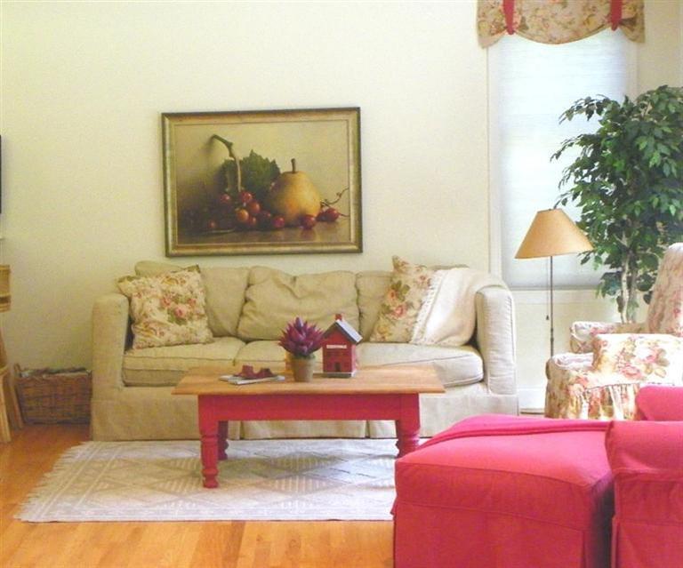 8 Finway Mashpee, MA 02649 - Photo 8 of 35 a living room with furniture and a lamp