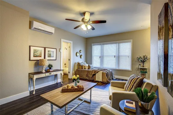 $950 | 615 North Marsalis Avenue, Unit 9, Dallas, TX 75203