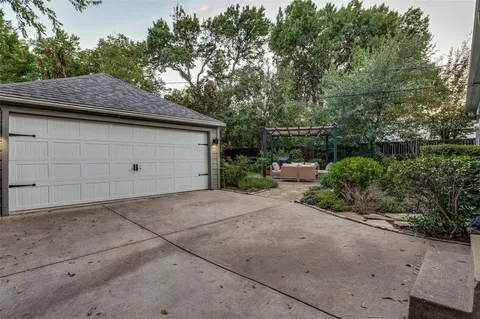 $665,000 | 2318 Barberry Drive, Dallas, TX 75211