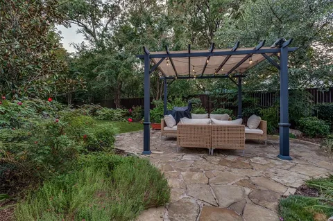 $665,000 | 2318 Barberry Drive, Dallas, TX 75211