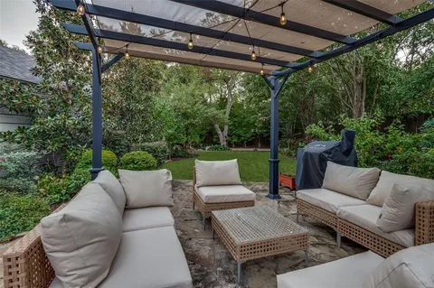 $665,000 | 2318 Barberry Drive, Dallas, TX 75211