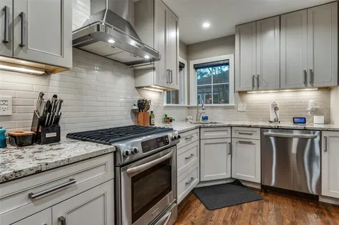 $665,000 | 2318 Barberry Drive, Dallas, TX 75211