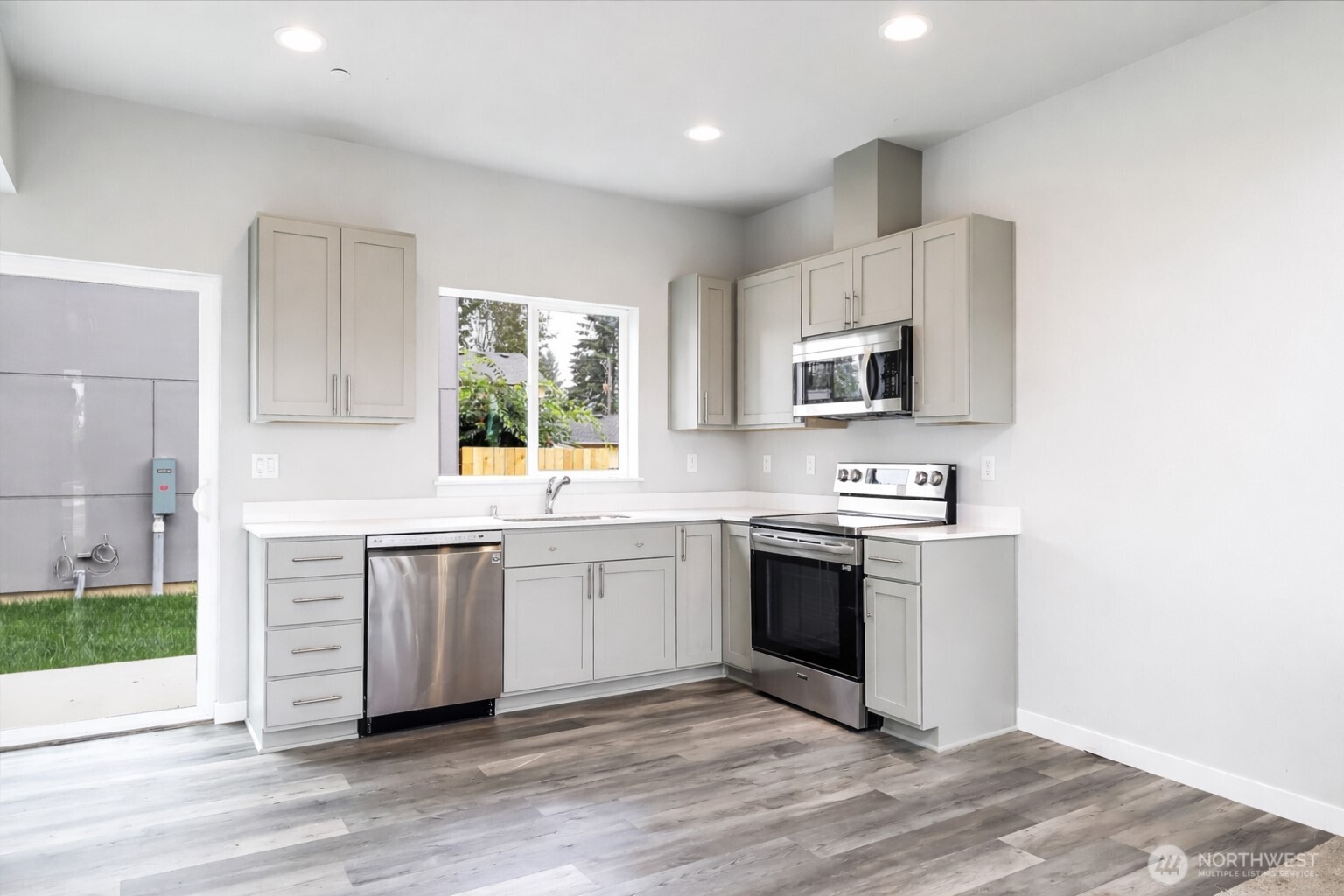 846 Southwest 136th Street, Unit 1 Burien, WA 98166 - Photo 12 of 17