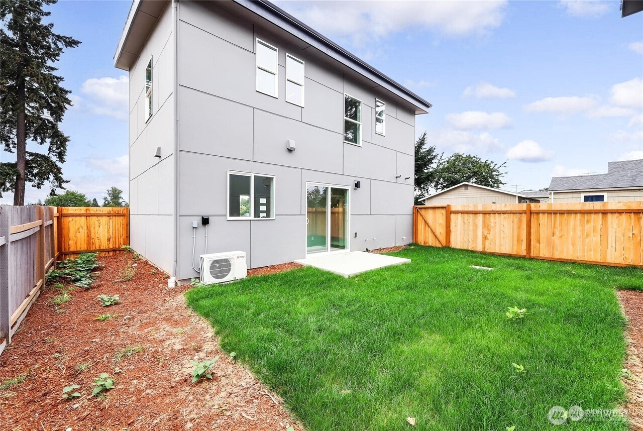 846 Southwest 136th Street, Unit 1 Burien, WA 98166 - Photo 14 of 17