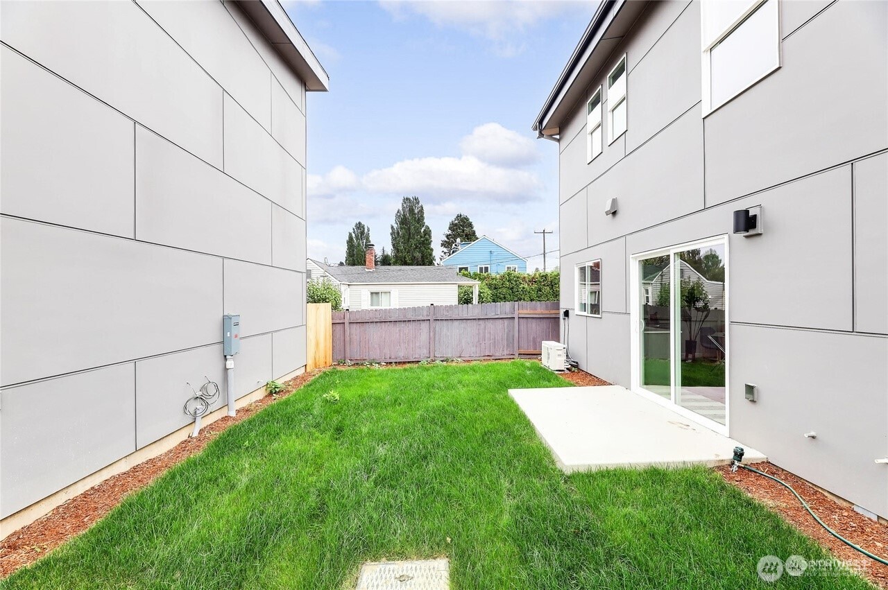 846 Southwest 136th Street, Unit 1 Burien, WA 98166 - Photo 16 of 17