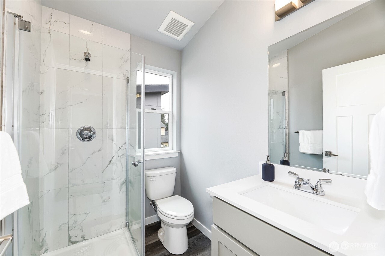 846 Southwest 136th Street, Unit 1 Burien, WA 98166 - Photo 9 of 17