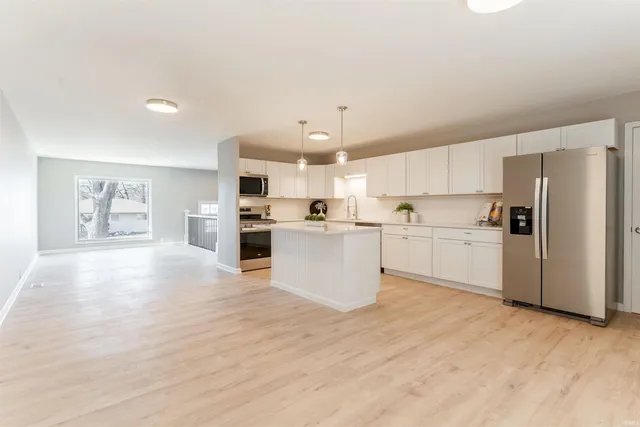 $269,900 | 5011 Manor Court, Evansville, IN 47710