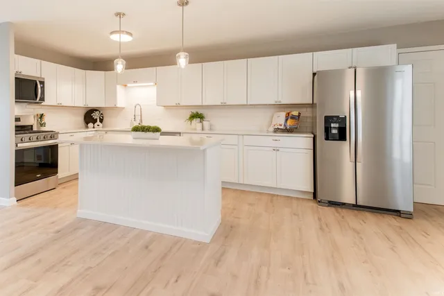 $269,900 | 5011 Manor Court, Evansville, IN 47710