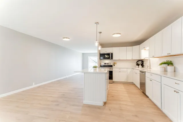 $269,900 | 5011 Manor Court, Evansville, IN 47710