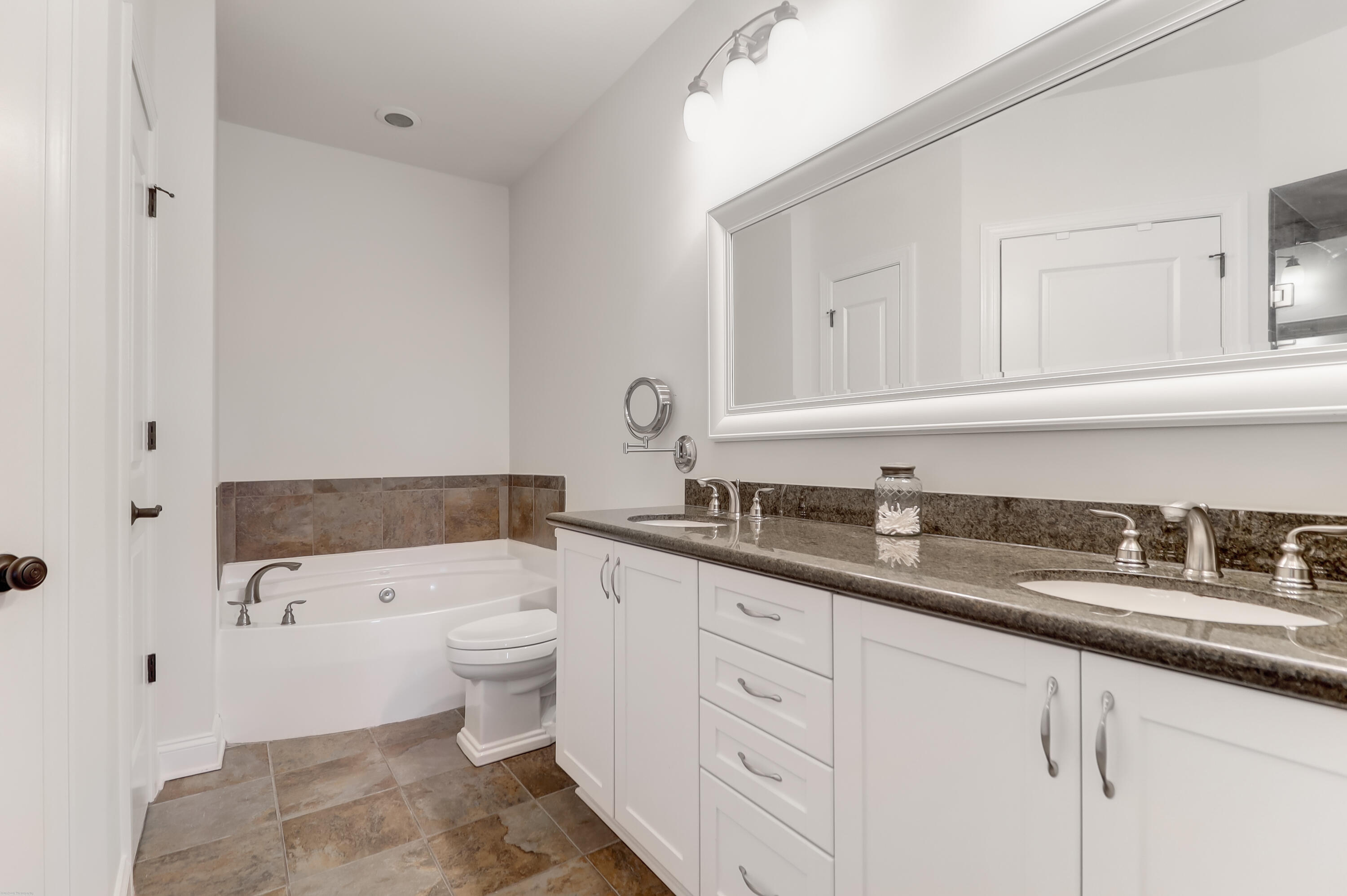 21 George Street, Unit 310 Charleston, SC 29401 - Photo 22 of 43 Primary Bathroom