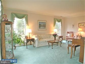 196 Aspen Road Yardley, PA 19067 - Photo 2 of 12 Living Room