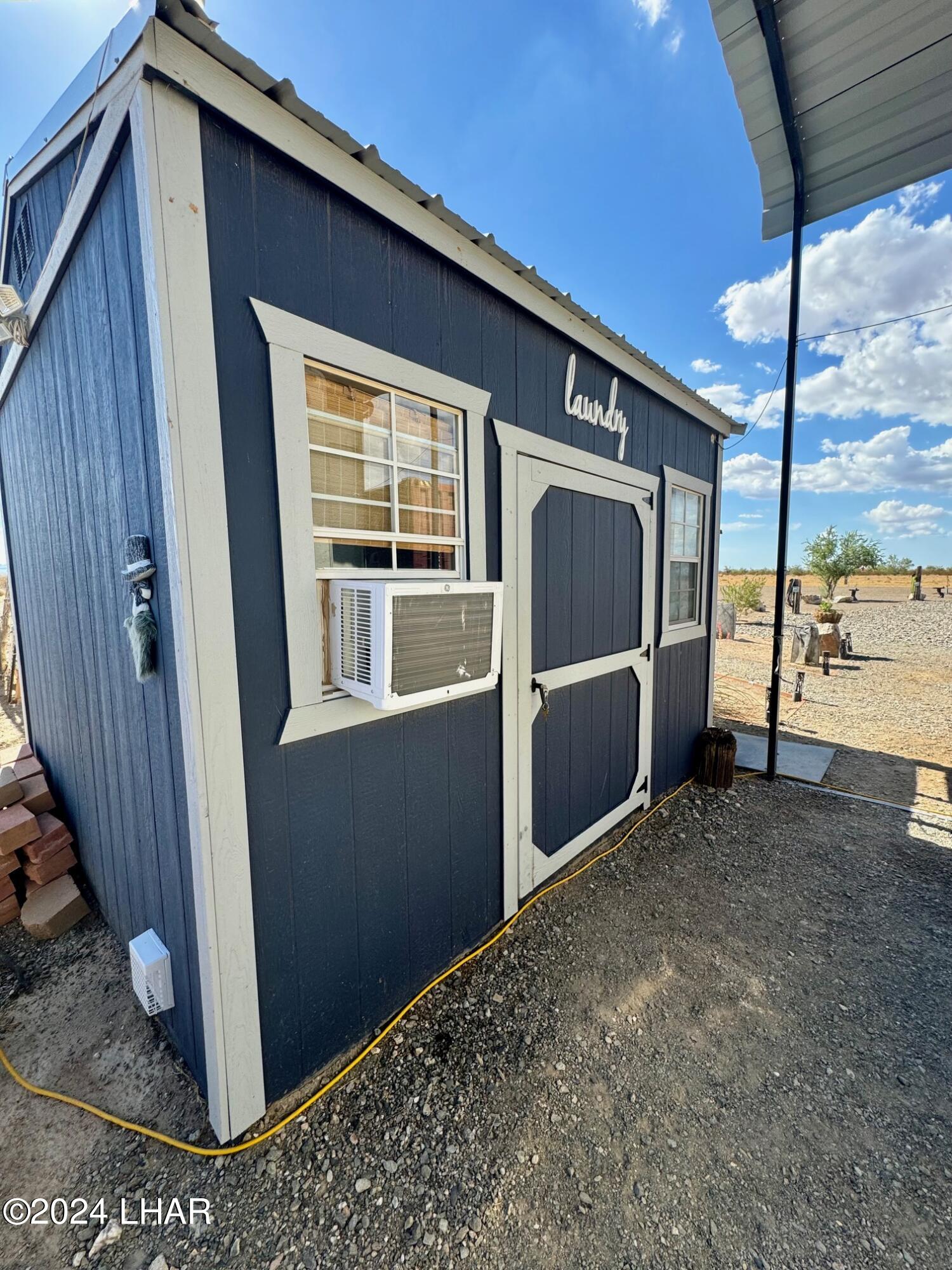 39880 McVay Road Salome, AZ 85348 - Photo 11 of 27 Laundry Room with plenty of room for Storage.