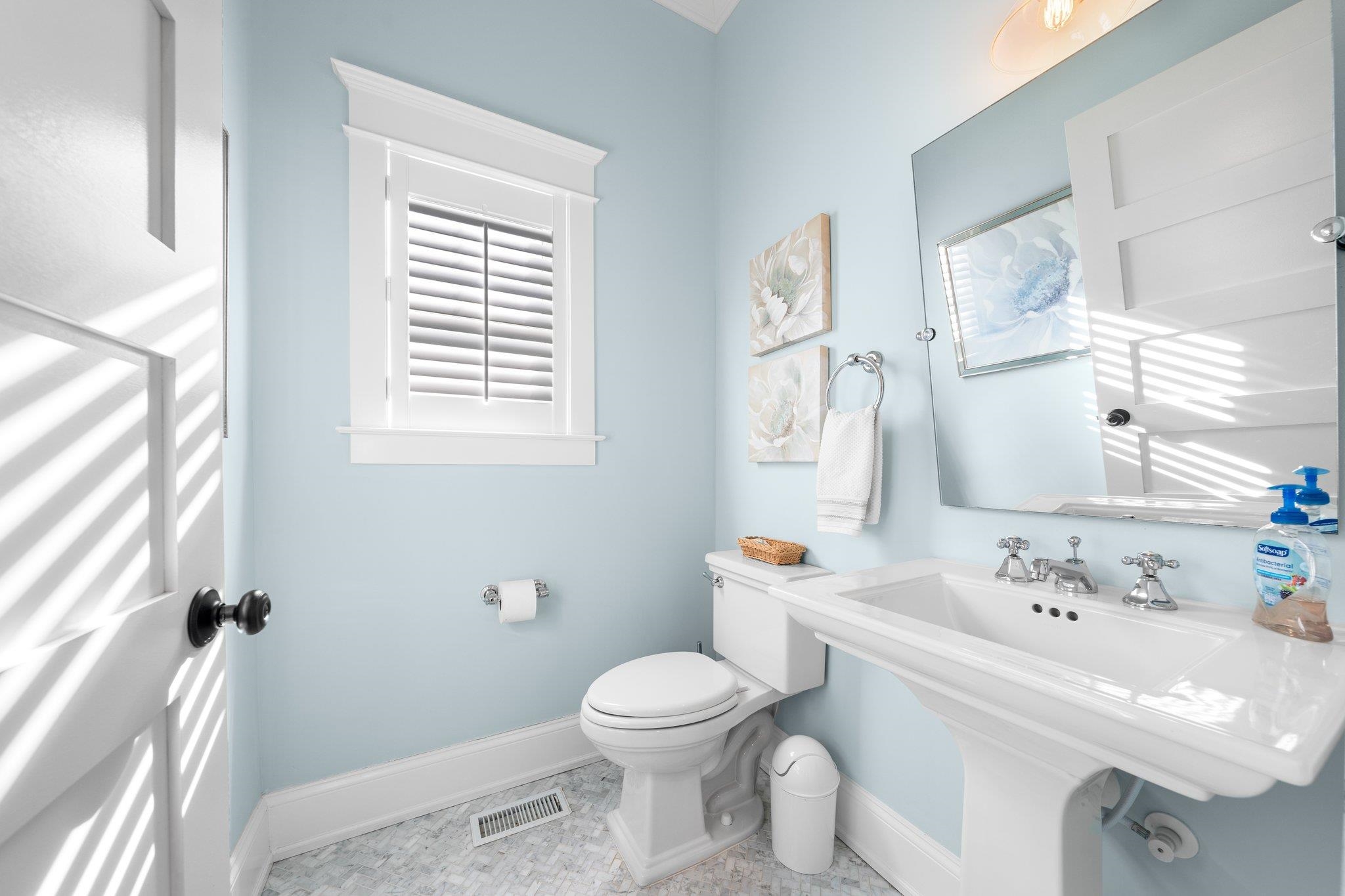 243 110th Street Stone Harbor, NJ 08247 - Photo 15 of 34 a bathroom with a sink toilet and a tub