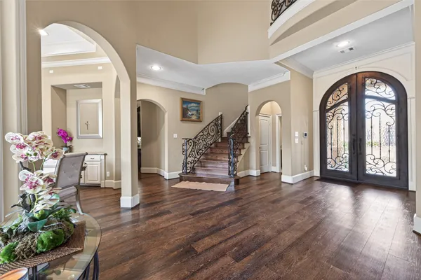 a view of entryway with wooden floor