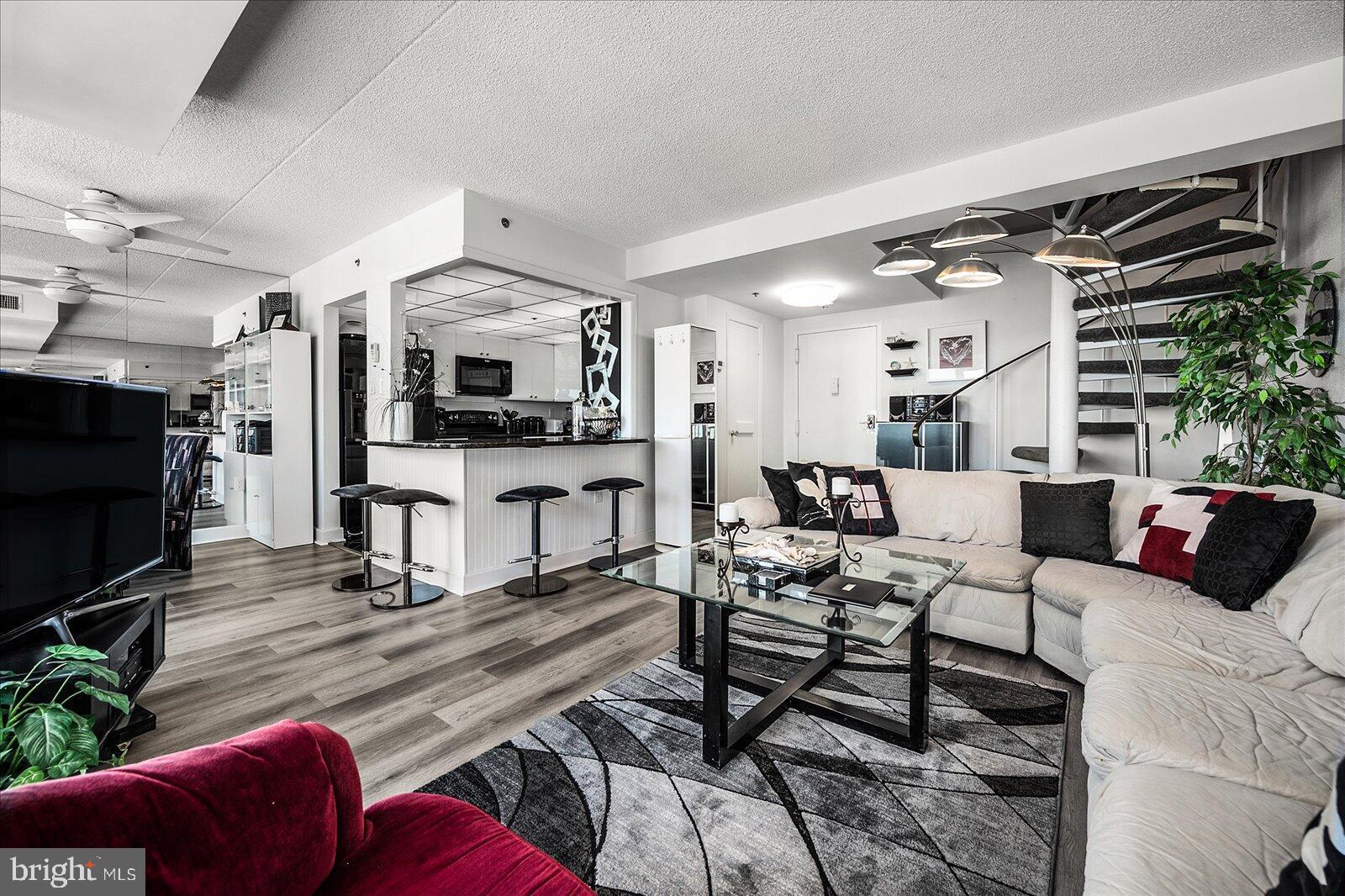 11000 Coastal Highway, Unit 2005 Ocean City, MD 21842 - Photo 11 of 47 Kitchen w/breakfast bar'