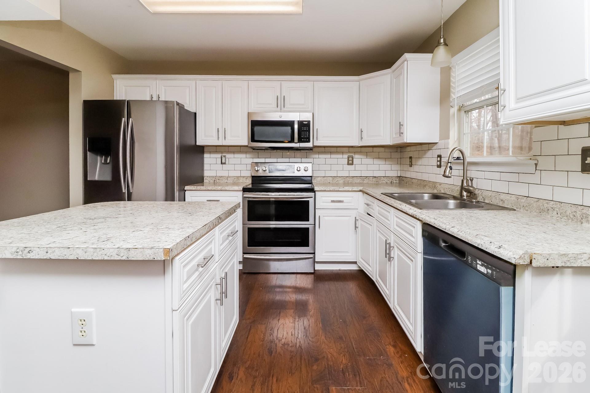 7510 Hubbard Woods Road Charlotte, NC 28269 - Photo 4 of 17