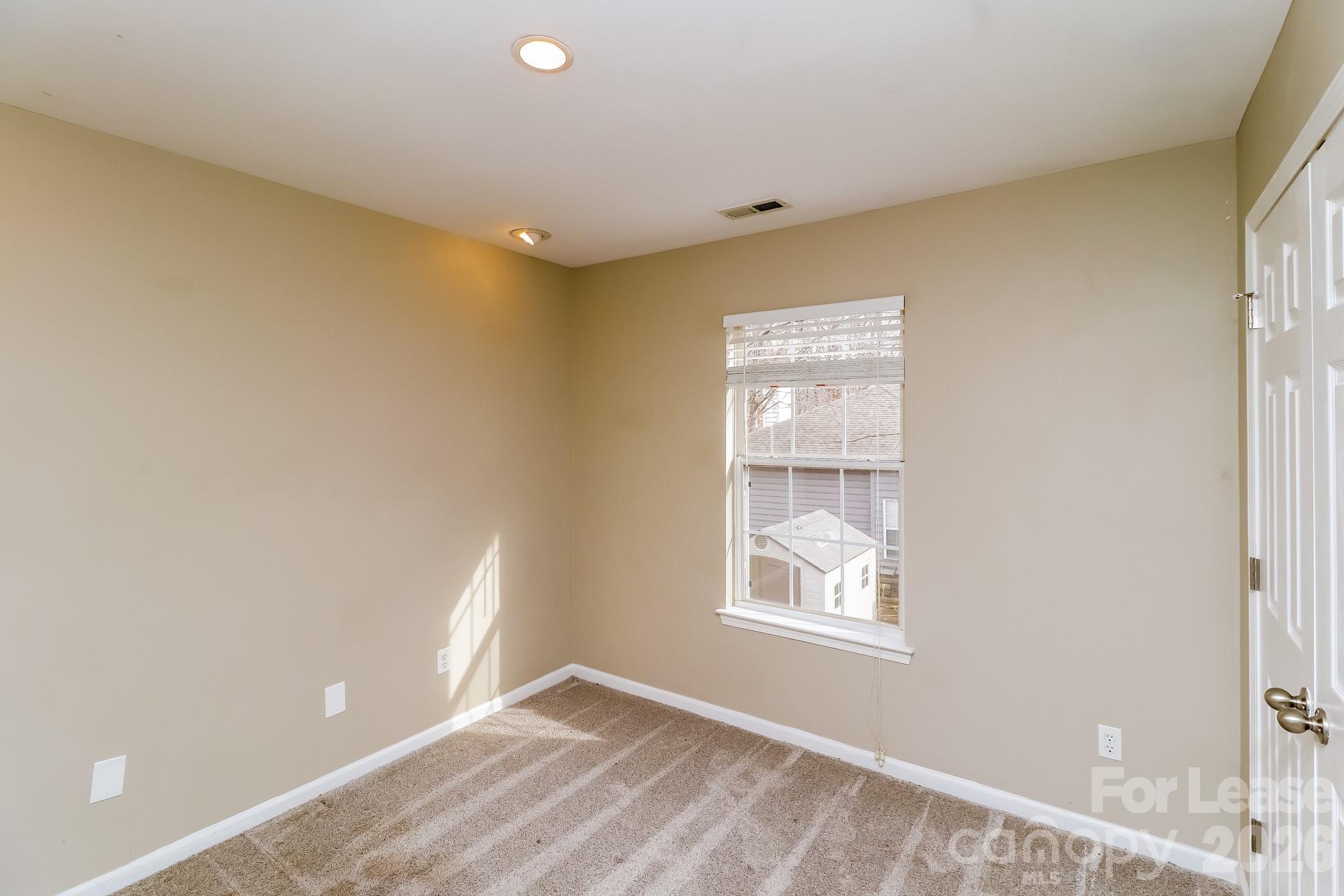 7510 Hubbard Woods Road Charlotte, NC 28269 - Photo 10 of 17