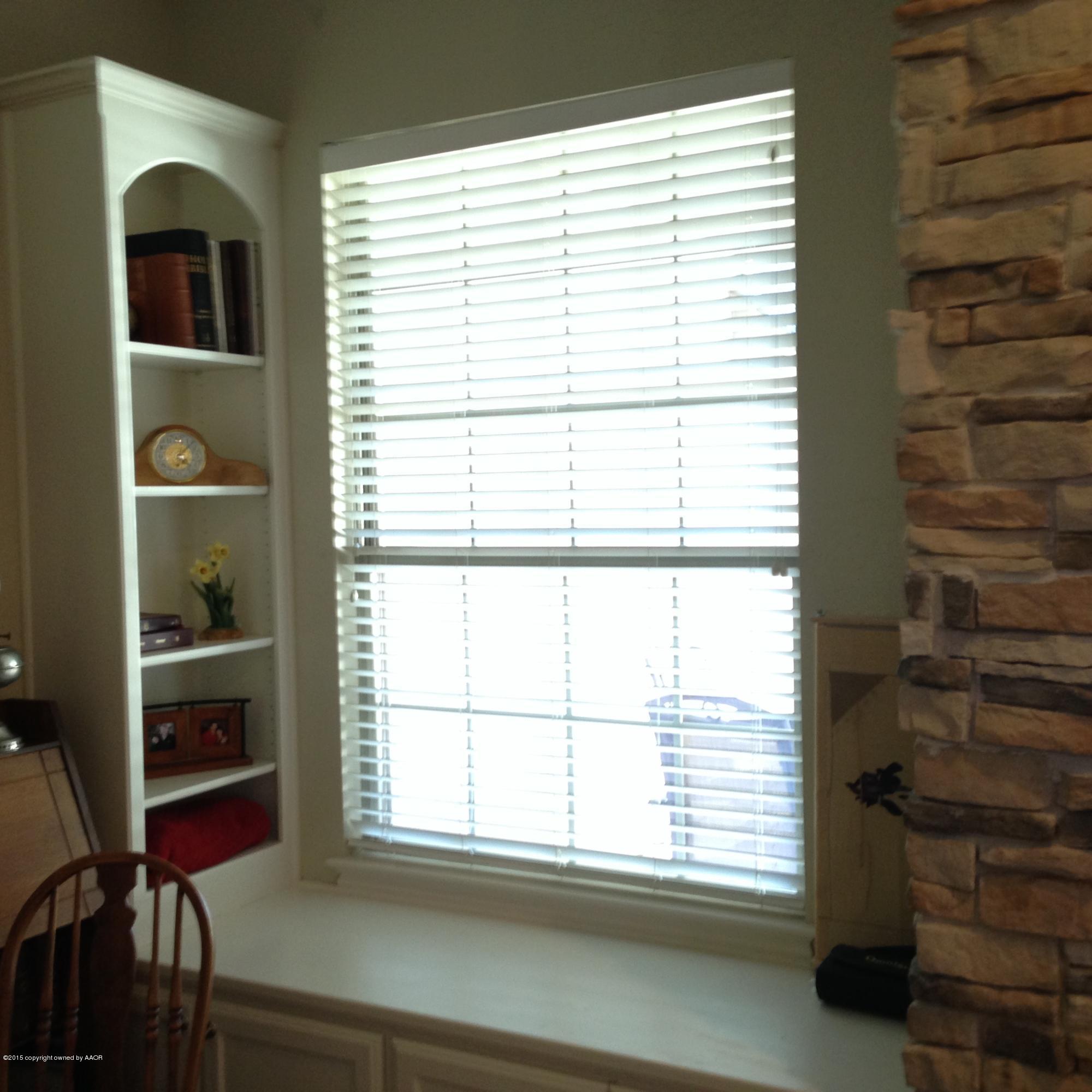 6006 Riley Elizabeth Drive Amarillo, TX 79119 - Photo 38 of 42 window seat in living room
