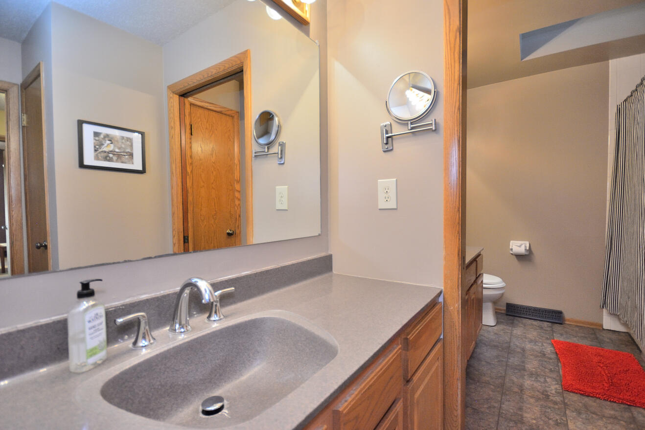 15651 West Ridge Road New Berlin, WI 53151 - Photo 19 of 27 BATH