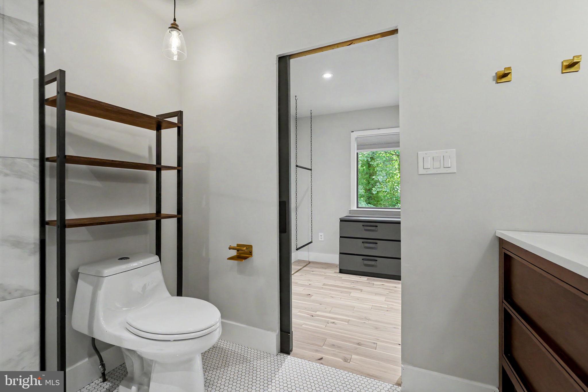 2105 Glencourse Lane Reston, VA 20191 - Photo 30 of 74 Primary bath
