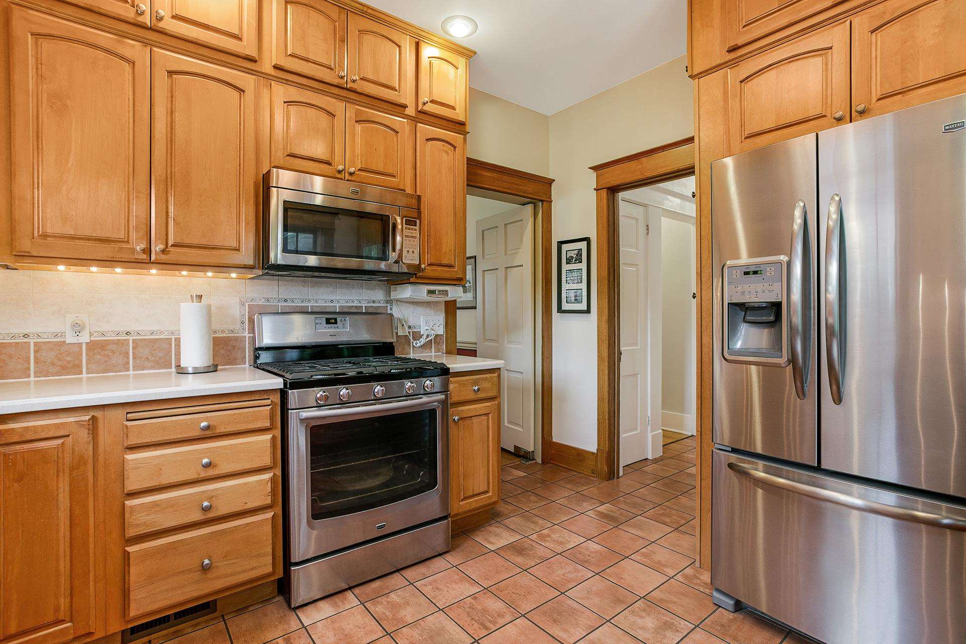 2928 Middle Road Davenport, IA 52803 - Photo 17 of 31 Gallery Image 17