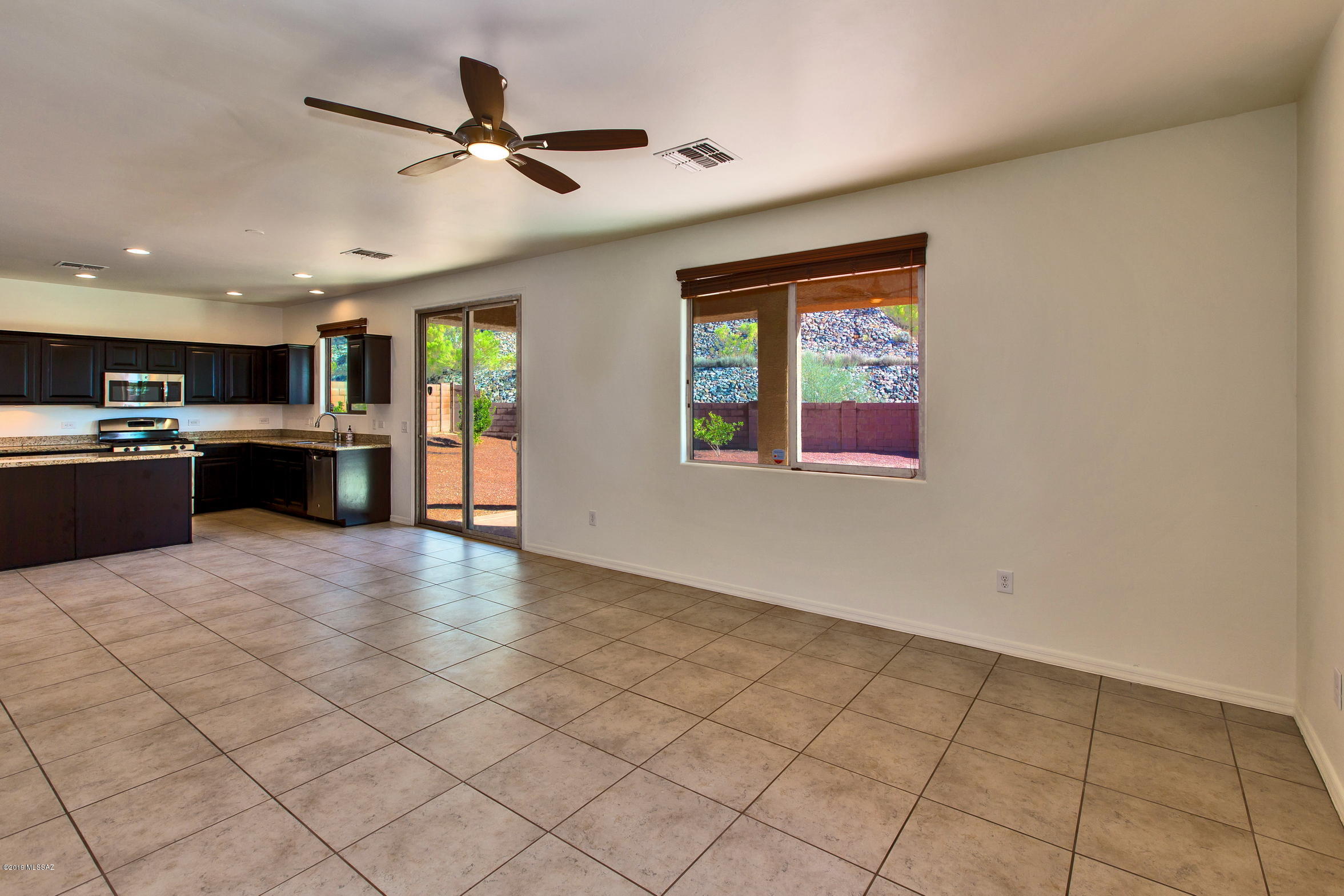 39082 South Running Roses Lane Tucson, AZ 85739 - Photo 8 of 41