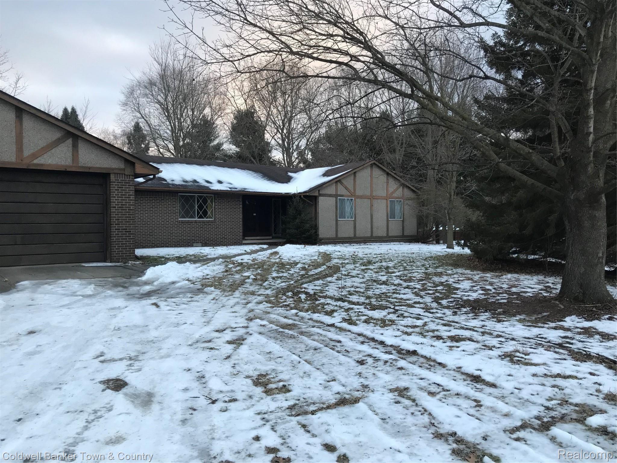 5500 Van Amberg Road Brighton, MI 48114 - Photo 1 of 11 IMG_7414.jpg