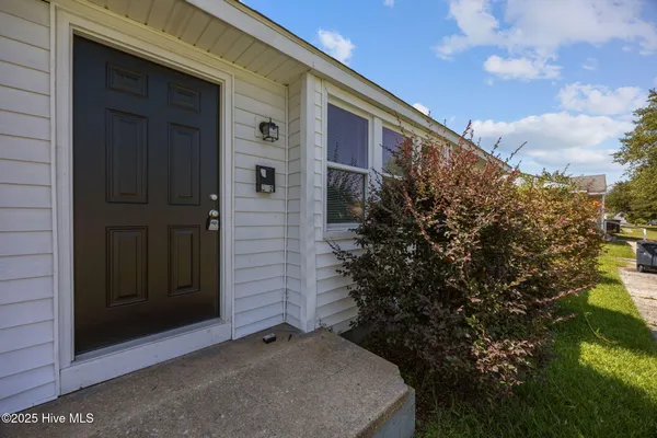$1,050 | 332-334 Starling Street, Jacksonville, NC 28540