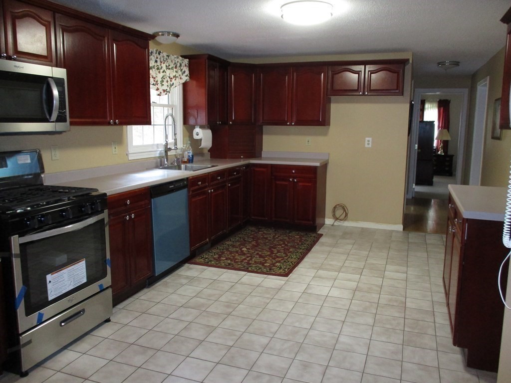 10 Ridge Road Tyngsborough, MA 01879 - Photo 7 of 42 Gallery Image 7