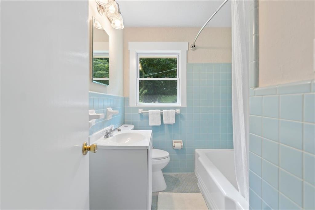 2483 Hunting Valley Drive Decatur, GA 30033 - Photo 16 of 24 a bathroom with a sink a toilet and tub