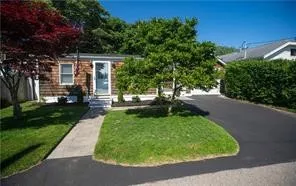 $2,950 | 28 Crest Street, Middletown, RI 02842