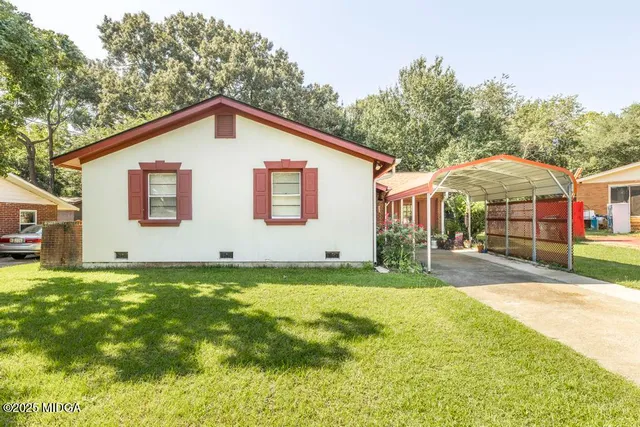 a view of a house with a yard and garage